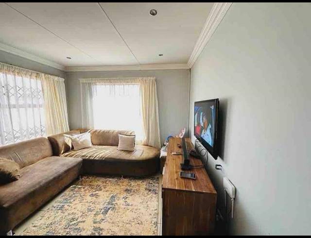 3 BEDROOM HOUSE FOR SALE IN BRAM FISCHERVILLE